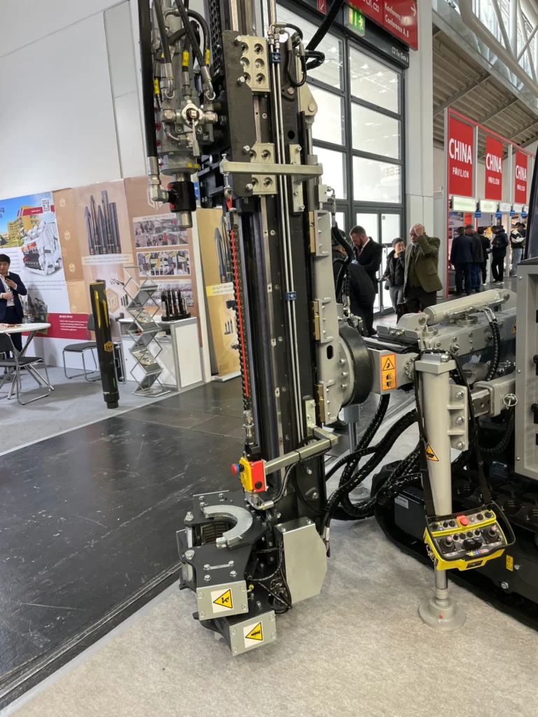 materiel-de-forage-nouveaute-2025-salon-bauma-foreuse-grise